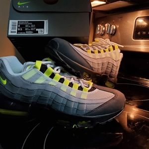 Rare Nike Air Max 95 OG neon size 8